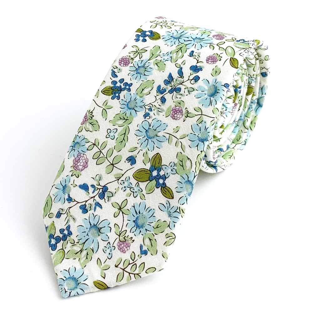 Men’s White & Blue Whimsical Floral Slim Necktie